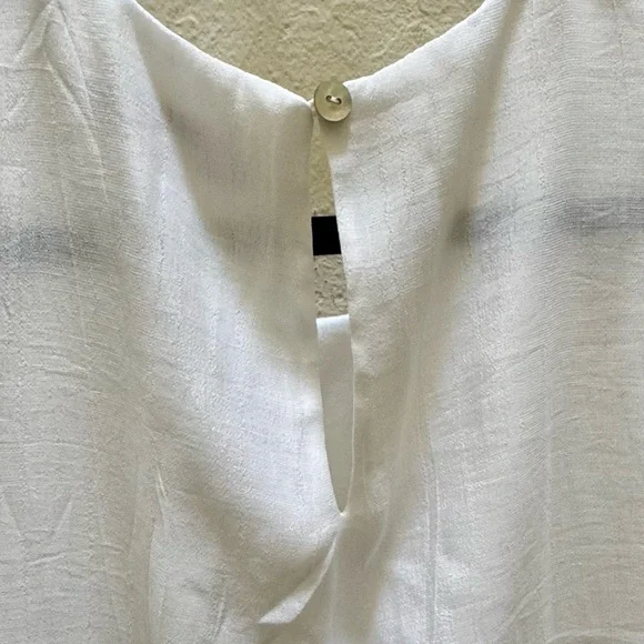 Cristina B Women's Sleeveless Blouse, White, XL
Christina Elegant White Top - Picture 6 of 11